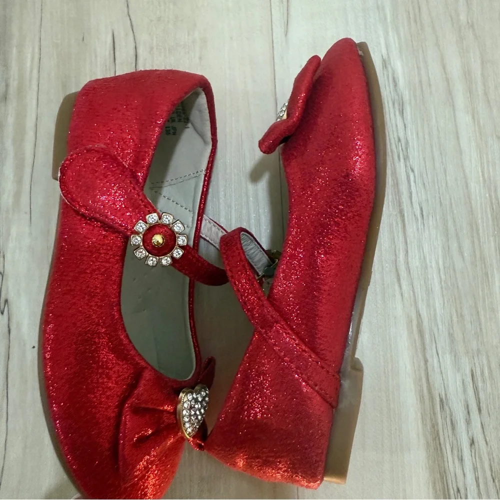 Dream Pairs Red Glitter Kids Shoes with Heart Detail Size 6T